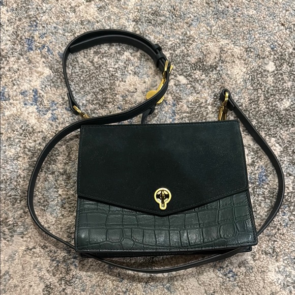 Fossil Handbags - Fossil Elegant Black Croc-Embossed Shoulder Bag